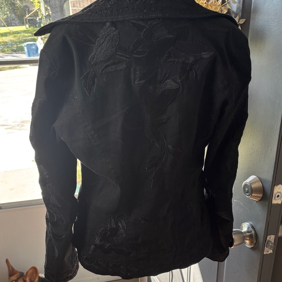 Paparazzi Black Women's Blazer with Floral Details - Picture 6 of 8